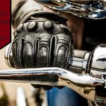 port-des-gants-obligatoire-pour-les-motocyclistes