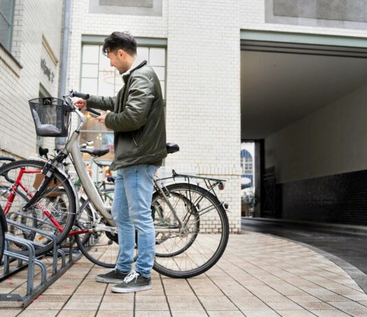 Stationnement vélo en entreprise : ce que dit la loi LOM et comment s’équiper local vélo entrepris Loi LOM
