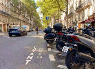 Assurance moto : pourquoi le lieu de stationnement influence fortement votre devis stationnement-moto